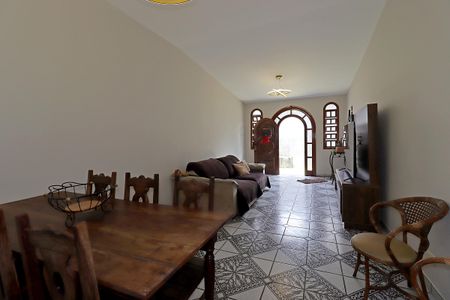 Casa à venda com 310m², 5 quartos e 7 vagasSala