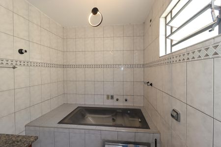 Casa à venda com 310m², 5 quartos e 7 vagasBanheiro da Suíte 1