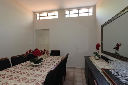 Casa à venda com 310m², 5 quartos e 7 vagasSala de Jantar