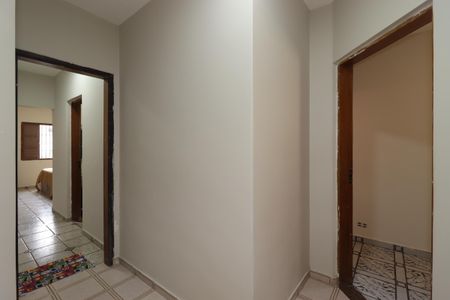 Casa à venda com 310m², 5 quartos e 7 vagasCorredor piso inferior