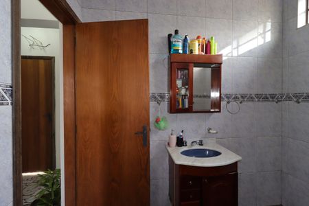 Casa à venda com 310m², 5 quartos e 7 vagasBanheiro Social