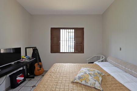 Casa à venda com 310m², 5 quartos e 7 vagasSuíte 2