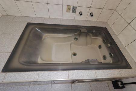 Casa à venda com 310m², 5 quartos e 7 vagasBanheiro da Suíte 1 - Banheira