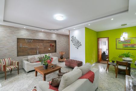 Casa à venda com 3 quartos, 360m² em Vila Cloris, Belo Horizonte