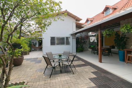 Casa para alugar com 360m², 3 quartos e 2 vagas