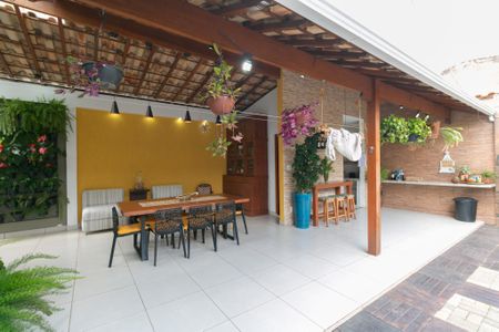 Casa para alugar com 360m², 3 quartos e 2 vagas