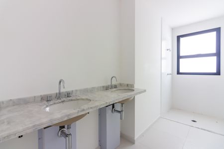Apartamento à venda com 312m², 4 quartos e 5 vagasBanheiro da Suíte 2