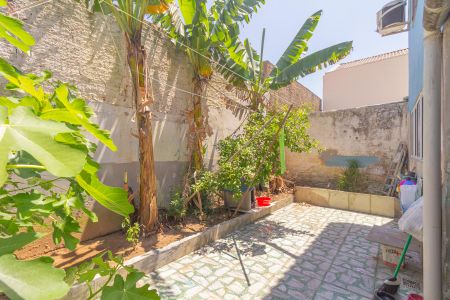 Casa à venda com 176m², 3 quartos e 2 vagas Casa à venda com 176m², 3 quartos e 2 vagasQuintal/fundos da casa