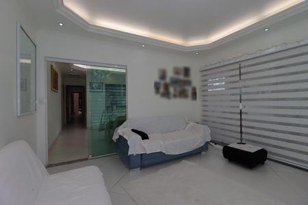 Casa à venda com 250m², 2 quartos e 3 vagasSala