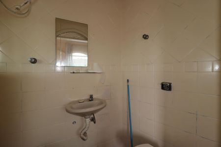 Casa à venda com 250m², 2 quartos e 3 vagasBanheiro de Serviço