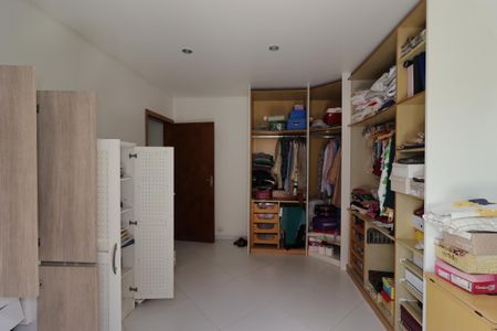 Casa à venda com 250m², 2 quartos e 3 vagasSuíte