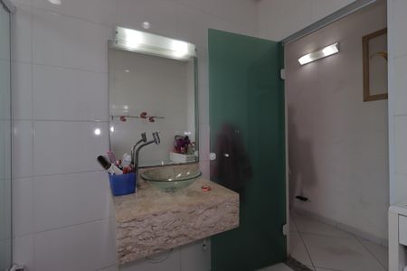 Casa à venda com 250m², 2 quartos e 3 vagasBanheiro Social