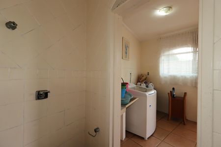 Casa à venda com 250m², 2 quartos e 3 vagasBanheiro de Serviço