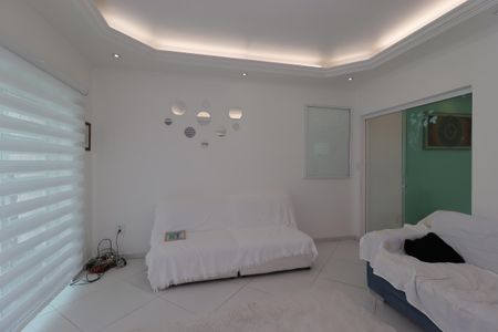 Casa à venda com 250m², 2 quartos e 3 vagasSala