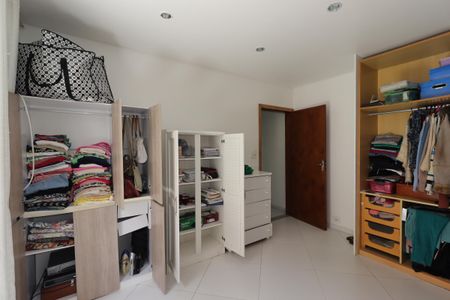 Casa à venda com 250m², 2 quartos e 3 vagasSuíte