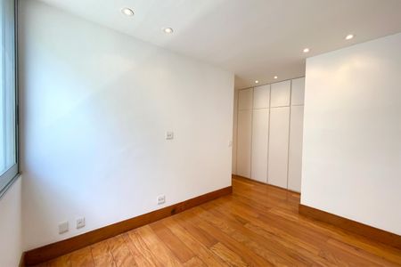 Apartamento à venda com 274m², 4 quartos e 3 vagasSuíte 