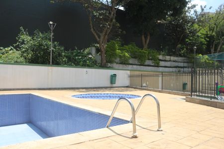 Apartamento à venda com 65m², 2 quartos e 1 vagaÁrea comum - Piscina