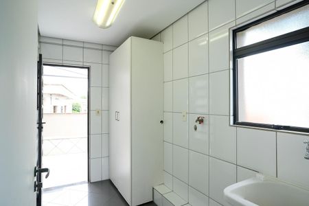 Casa para alugar com 290m², 3 quartos e 2 vagasÁrea de serviço