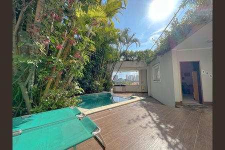 Casa de condomínio à venda com 243m², 4 quartos e 3 vagasPiscina