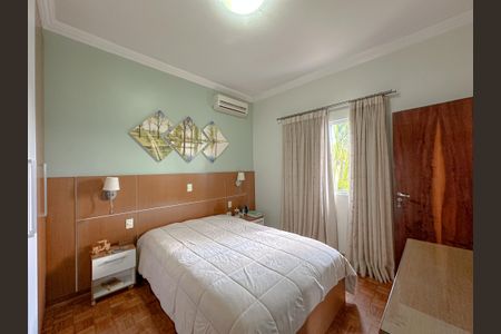 Casa de condomínio à venda com 243m², 4 quartos e 3 vagasSuíte 1