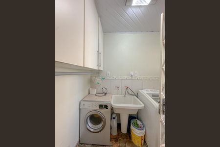 Casa de condomínio à venda com 243m², 4 quartos e 3 vagasÁrea de Serviço