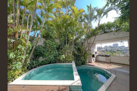 Casa de condomínio à venda com 243m², 4 quartos e 3 vagasPiscina