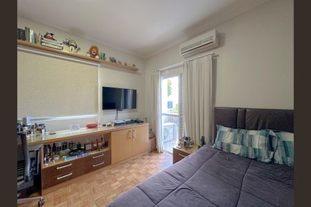 Casa de condomínio à venda com 243m², 4 quartos e 3 vagasSuíte 2