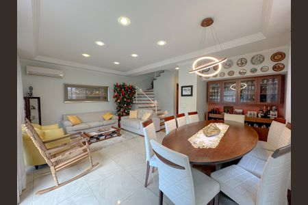 Sala de casa de condomínio à venda com 4 quartos, 243m² em Vila Romana, São Paulo