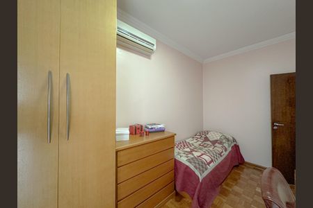 Casa de condomínio à venda com 243m², 4 quartos e 3 vagasQuarto