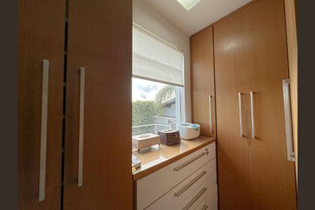 Casa de condomínio à venda com 243m², 4 quartos e 3 vagasCloset Suíte 1