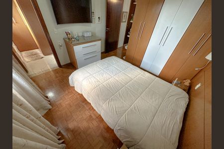 Casa de condomínio à venda com 243m², 4 quartos e 3 vagasSuíte 1