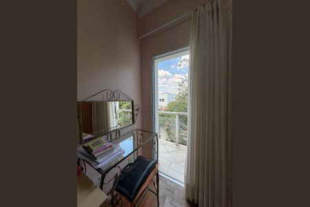 Casa de condomínio à venda com 243m², 4 quartos e 3 vagasQuarto