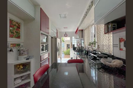 Casa de condomínio à venda com 243m², 4 quartos e 3 vagasCozinha