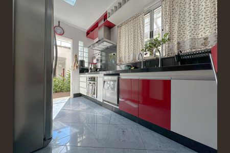 Casa de condomínio à venda com 243m², 4 quartos e 3 vagasCozinha