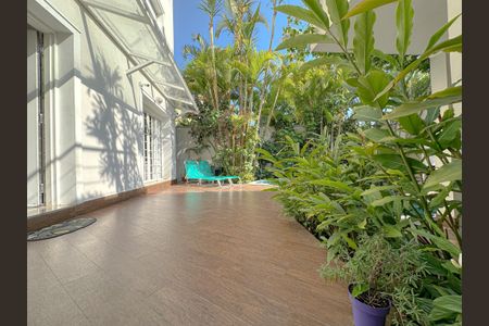 Casa de condomínio à venda com 243m², 4 quartos e 3 vagasJardim