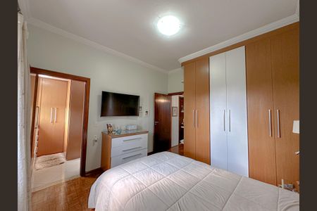 Casa de condomínio à venda com 243m², 4 quartos e 3 vagasSuíte 1