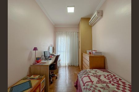 Casa de condomínio à venda com 243m², 4 quartos e 3 vagasQuarto