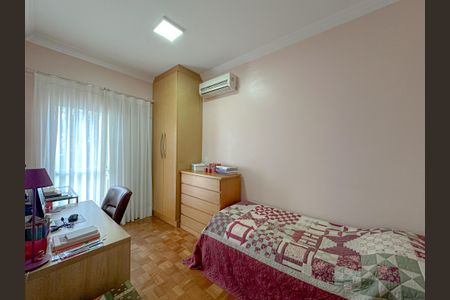 Casa de condomínio à venda com 243m², 4 quartos e 3 vagasQuarto