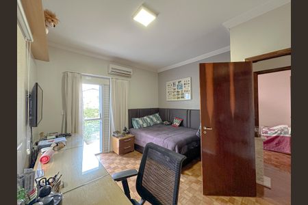 Casa de condomínio à venda com 243m², 4 quartos e 3 vagasSuíte 2