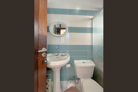 Casa de condomínio à venda com 243m², 4 quartos e 3 vagasBanheiro Externo