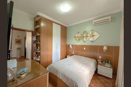 Casa de condomínio à venda com 243m², 4 quartos e 3 vagasSuíte 1