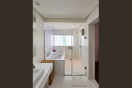 Apartamento à venda com 200m², 3 quartos e 1 vagaBanheiro - Suíte