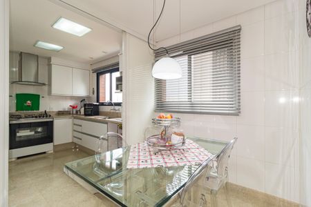 Apartamento à venda com 186m², 3 quartos e 4 vagas Apartamento à venda com 186m², 3 quartos e 4 vagasCozinha