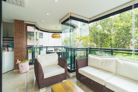 Apartamento à venda com 186m², 3 quartos e 4 vagas Apartamento à venda com 186m², 3 quartos e 4 vagasVaranda