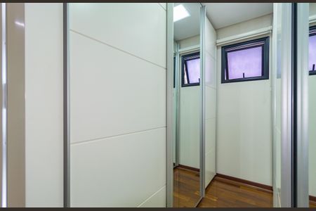 Apartamento à venda com 186m², 3 quartos e 4 vagas Apartamento à venda com 186m², 3 quartos e 4 vagasSuíte 3 - Closet