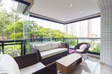 Apartamento à venda com 186m², 3 quartos e 4 vagas Apartamento à venda com 186m², 3 quartos e 4 vagasVaranda