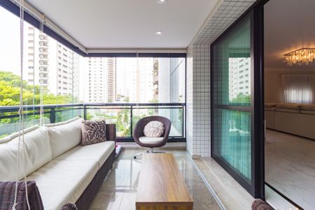 Apartamento à venda com 186m², 3 quartos e 4 vagas Apartamento à venda com 186m², 3 quartos e 4 vagasVaranda