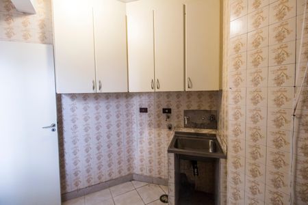 Casa de condomínio à venda com 260m², 4 quartos e 4 vagas Casa de condomínio à venda com 260m², 4 quartos e 4 vagasÁrea de Serviço