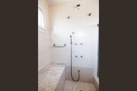 Casa de condomínio à venda com 260m², 4 quartos e 4 vagas Casa de condomínio à venda com 260m², 4 quartos e 4 vagasBanheiro da Suíte