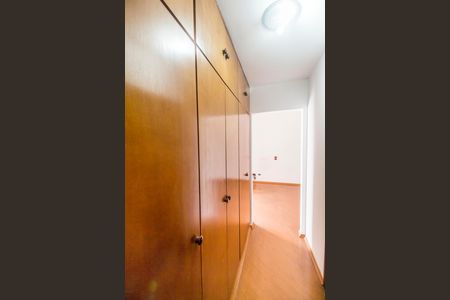 Casa de condomínio à venda com 260m², 4 quartos e 4 vagas Casa de condomínio à venda com 260m², 4 quartos e 4 vagasCloset da suíte